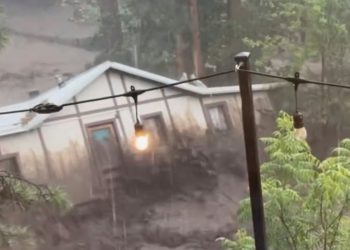 Novi Meksiko poplavi najnovije: Odraslo i dvoje djece potvrdili su mrtve dok je kuća progutala u bljeskalicama