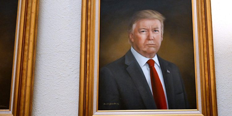 Novi Trumpov portret zamjenjuje ‘iskrivljeno’ sliku na Kapitolu države Colorado