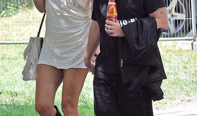 Novi dečko Tasha Ghoruija bio je u dugoročnoj vezi sa zadivljujućim fotografom ‘samo nekoliko tjedana prije nego što je javno izašla sa strogo zvijezdom’ i ostavlja prijatelje ‘šokirana’ dok se brzo kreće dalje