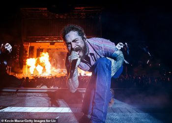 Novootkriveni post Malone trpi na pozornici koji je punio pivo nakon što je teško razdvojen od djevojke