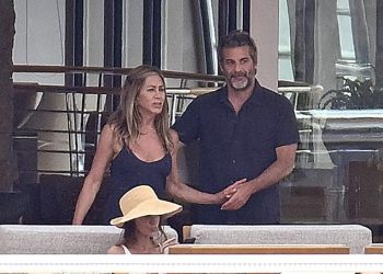 Novopovjernik novog dečka Jennifer Aniston otkriva zašto ga je duhovila … i identificira vezu iz djetinjstva između glumice i Hypnotist Hunka