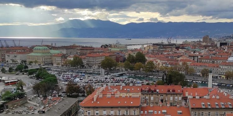 OPREZNO U PROMETU Zbog jakog vjetra, na dionici Jadranske magistrale zabrana za I. skupinu vozila