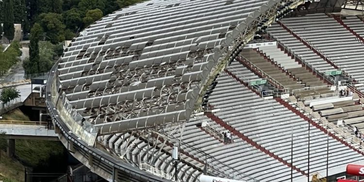 OVAKO NEŠTO SE NE PAMTI Snažna nevera počupala krov i na Poljudu!