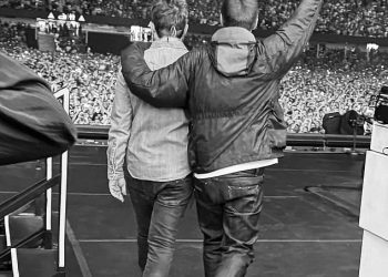 Oasis insajderi otkrivaju znakove rastuće napetosti i zašto se boje da će pokus dramatično zaustaviti emisije uživo dok Liam Gallagher provodi više vremena sa svojim psom nego Noel na Reunion Touru