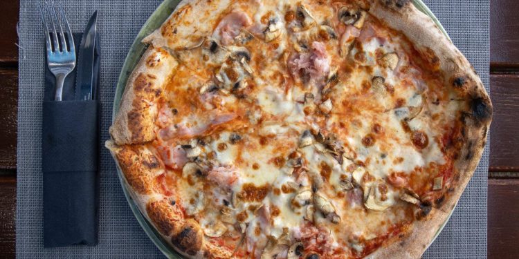 Obećao Zadranima da će im prodati aparat za pravljenje i pečenje pizze. Prevario ih je za 16.000 eura!