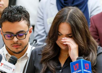 Obitelj, pristaše nagovaraju puštanje novinara na španjolskom jeziku u skrbništvu na ledu