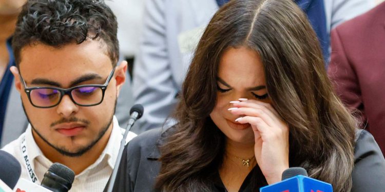 Obitelj, pristaše nagovaraju puštanje novinara na španjolskom jeziku u skrbništvu na ledu