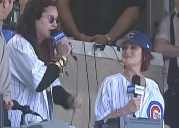 Obožavatelji bez riječi u ikoničnom izvedbi Ozzyja Osbournea, Out me Out Out to the Ballgame nakon smrti Legenda