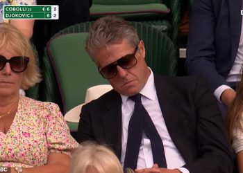 Obožavatelji se divljaju dok Hugh Grant uhvati kako zaspa na kameri nakon šarmantne kraljice Camilla u Kraljevskoj kutiji na Wimbledonu