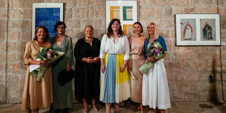 Od Fani Muhoberac preko Milke Podrug-Kokotović i Ljubice Bube Marinović do supruge nobelovca Iva Andrića: otvorena izložba posvećena ženama koje su obilježile i oblikovale Dubrovačke ljetne igre