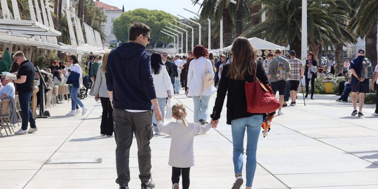 Odlične vijesti: Hrvatski grad od rujna uvodi besplatne vrtiće, školske udžbenike, ali i karte, neki će dobiti i naknadu