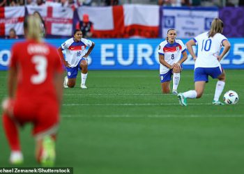 Odluka Lionessesa da ne uzima koljeno dovedena u pitanje Antirasizam grupa, jer šef inzistira na tome da ‘ne vidi vezu’ između internetske zlouporabe Jess Carter i geste prije meča