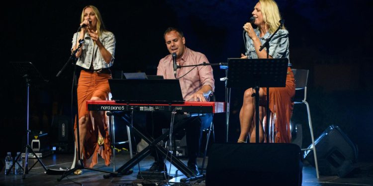 Održana emotivna večer Oliverovih hitova u Vrsima, evo kako je bilo