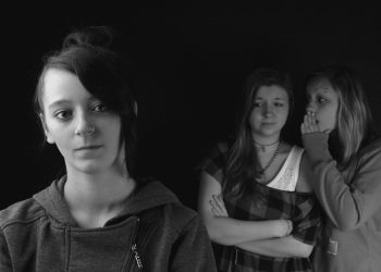 Ogovaranje, slatka zamka koja truje dušu: Evo kako se oduprijeti