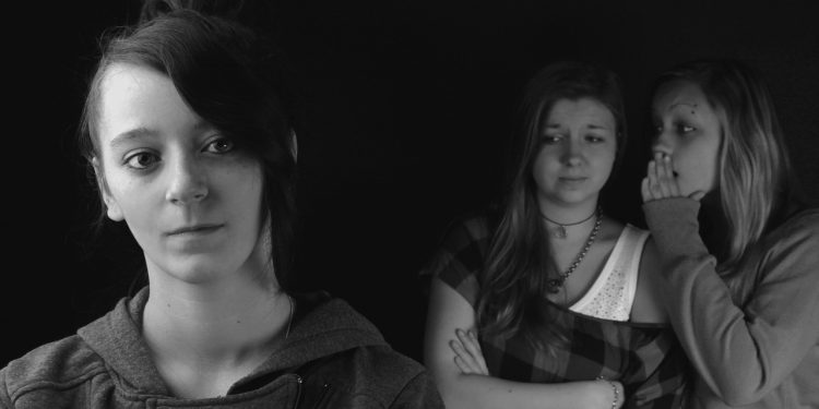 Ogovaranje, slatka zamka koja truje dušu: Evo kako se oduprijeti