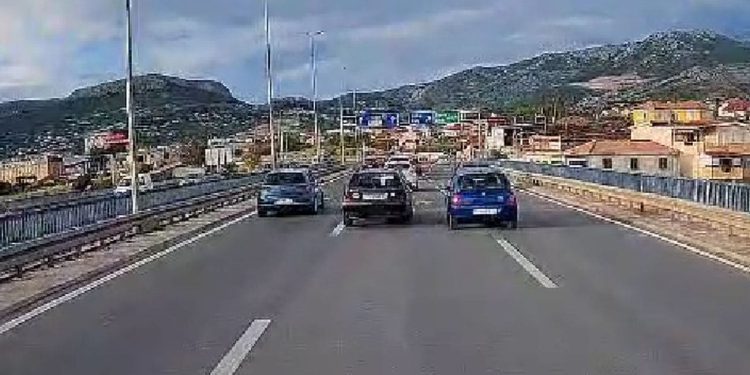 Opasna vožnja na izlazu iz Splita: Pogledajte kako je zamalo došlo do sudara