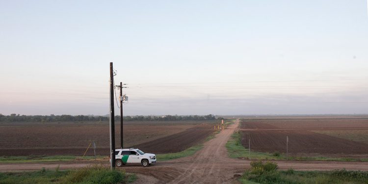 Osumnjičeni za pucanje pogranične patrole u Teksasu identificiran kao napad na agente narastao