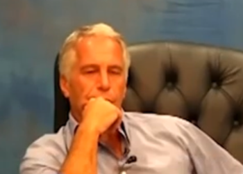 Osvrtani isječak pokazuje da se Epstein moli na petu na pitanje je li s Trumpom oko maloljetnih djevojčica