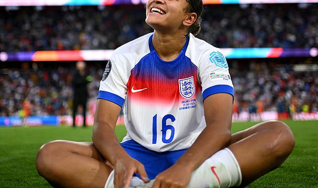 Otkriveno: Bizarni razlog zašto će zvijezda Lionessesa Jess Carter propustiti proslave na otvorenoj vrhunskoj paradi sa svojim trijumfalnim suigračima