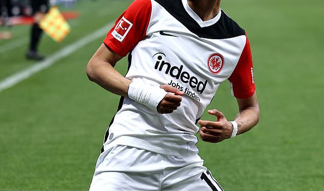 Otkriveno: Kako se Liverpool šef Arne utora ‘uvjerila Huga Ekitikea da se pridruži Liverpoolu tijekom video poziva’, ispred poteza od 80 milijuna funti