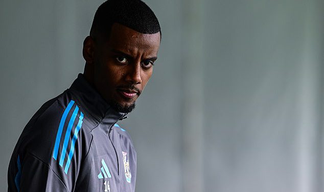 Otkriveno: Pravi razlog zbog kojeg je Alexander Isak ostao iz Newcastleovog poraza od 4-0 od strane Celtica – usred interesa Liverpoola koji je bio voljan srušiti britanski rekord transfera za Star Striker