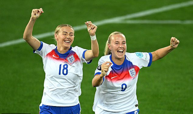 Otkriveno: Tajna WhatsApp Group Clique Razlog iza Lionessesa ‘Nova proslava klika na eure – koja je čak zbunila suigrači