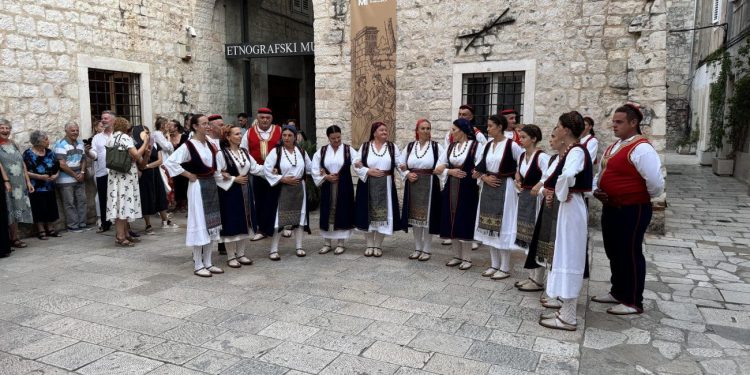 Otvorena nova izložba o čuvaricama vode u dolini Neretve u splitskom Etnografskom muzeju
