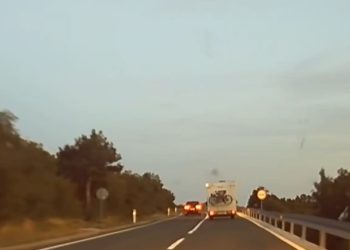 Ovako se gubi život, smrt izbjegnuta za dlaku! Snimka s Jadranske magistrale zgrozila javnost: “Radi ovakvih se gine na cesti”