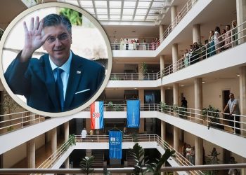 Ovako su zaposlenici Banovine dočekali premijera Plenkovića