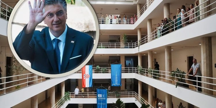 Ovako su zaposlenici Banovine dočekali premijera Plenkovića