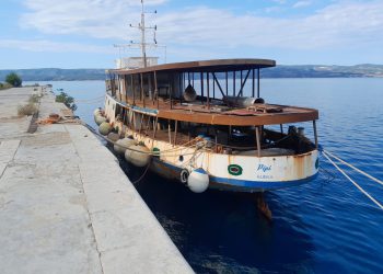 Ovdje je ilegalno, brod je ekološka bomba!