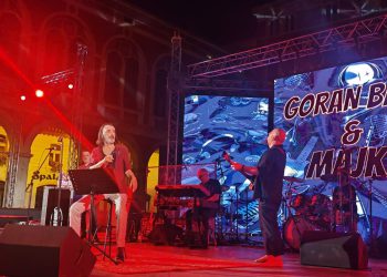 POČEO 65. SPLITSKI FESTIVAL Zvijezde prve večeri: Goran Bare i Majke te Alice Armstrong i Tommy Tito