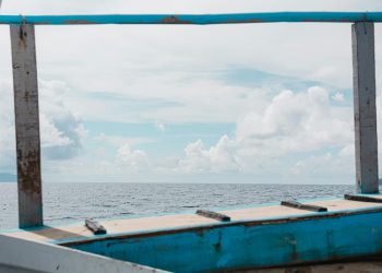 POMORSKA NESREĆA Prevrnuo se brod pun turista: "Presudila mu je oluja, ima 27 žrtava!"