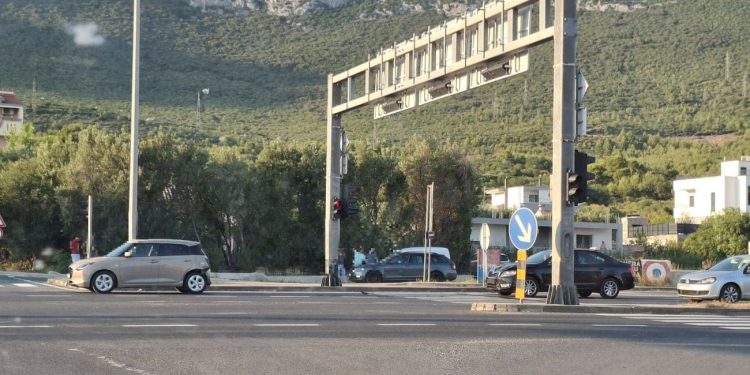 PROMETNA U KAŠTELIMA Sudarila se dva automobila