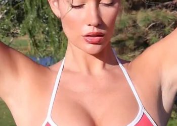 Paige Spiranac ‘Perfect’ golf odijelo okreće glave dok influencer objavljuje raskopčasti novi video