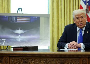 Pentagon preoblikova zračnu snagu s novim prikrivenim bombarderima i borbenim avionima