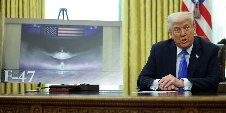 Pentagon preoblikova zračnu snagu s novim prikrivenim bombarderima i borbenim avionima