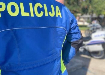 Pijana 50-godišnjakinja napala policajce u Šibeniku