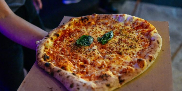 Pizza, sve samo ne sirotnjsko jelo: evo kolike su im cijene u Dubrovniku i Hrvatskoj, a koliko košta u vašoj kuhinji