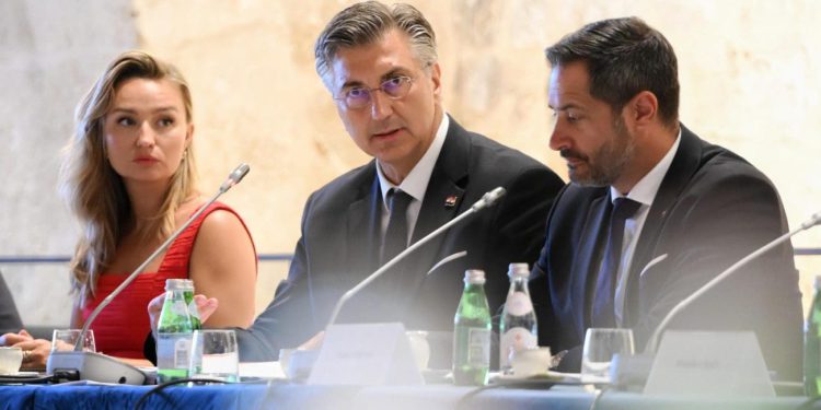 Plenković užasnut traženjem ruke koja je podržala HDZ-ovu i Kerumovu većinu u Splitu: “Sramota. Neki vijećnici su doslovno u smrtnom strahu”