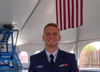 Plivač obalne straže ‘Hero’ zaslužan je za spašavanje 165 ljudi iz kampa mističnih poplava