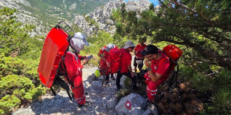 Po najvećoj žegi traje akcija spašavanja na Biokovu: “Izbjegavajte izlaske po najvećim vrućinama i bez zaštite”