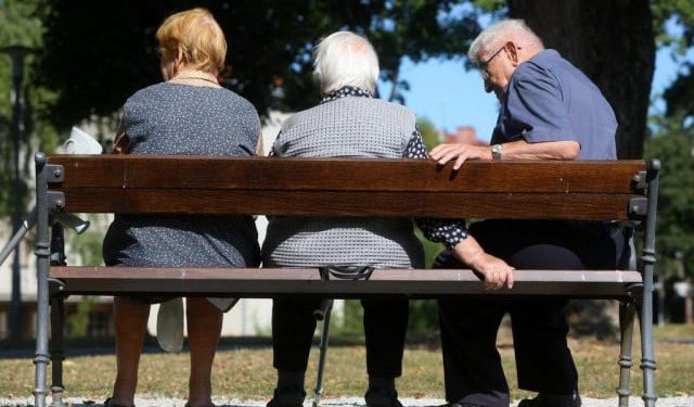 Počela isplata mirovina u RS-u: Najviša iznosi preko 3.400 KM, najniža 318 KM