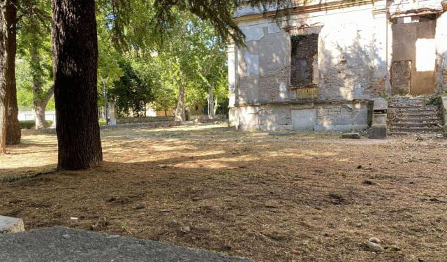 Počelo čišćenje ruševine oko kuće Mujage Komadine, provjerili smo o čemu se radi