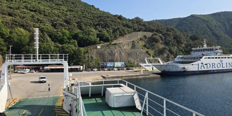 Počinje prioritetni ukrcaj otočana u luci Merag na Cresu