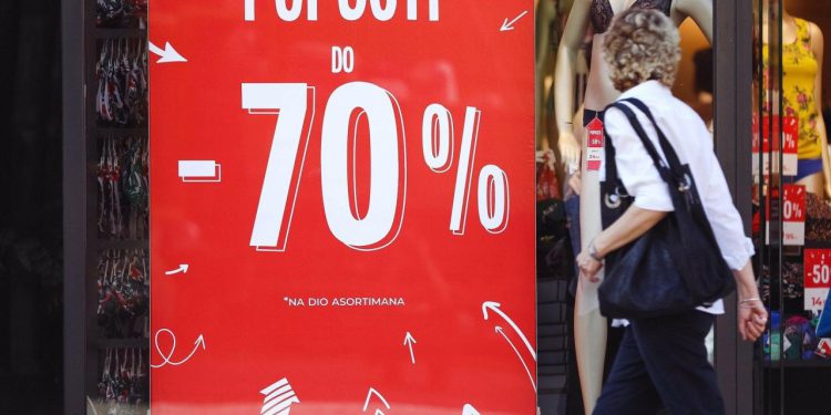 Pogledajte kolike popuste nude poznate trgovine na ljetnom sniženju, sad je prilika za povoljni šoping