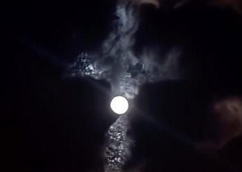 Pojavio se golemi križ na nebu iznad Australije: Ljudi zapanjeni diljem svijeta