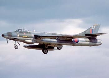 Posada putničkog aviona ozlijeđena nakon oštrog manevra i izbjegavanja sudara s lovcem