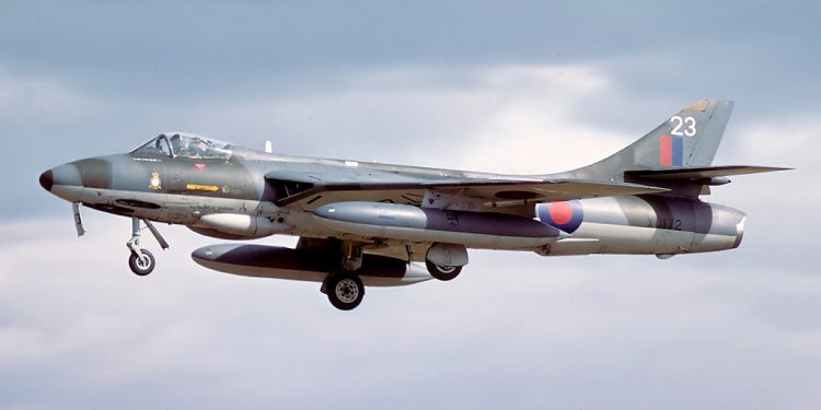 Posada putničkog aviona ozlijeđena nakon oštrog manevra i izbjegavanja sudara s lovcem