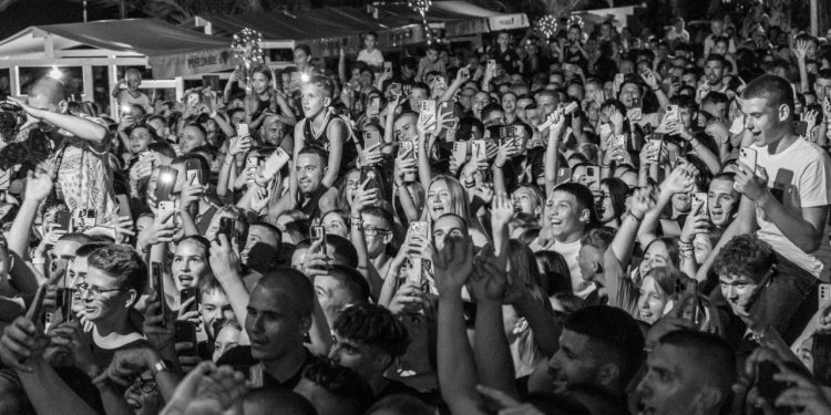 Posedarska riva ponovno postaje središte glazbenih događanja, evo tko nastupa u petak i subotu